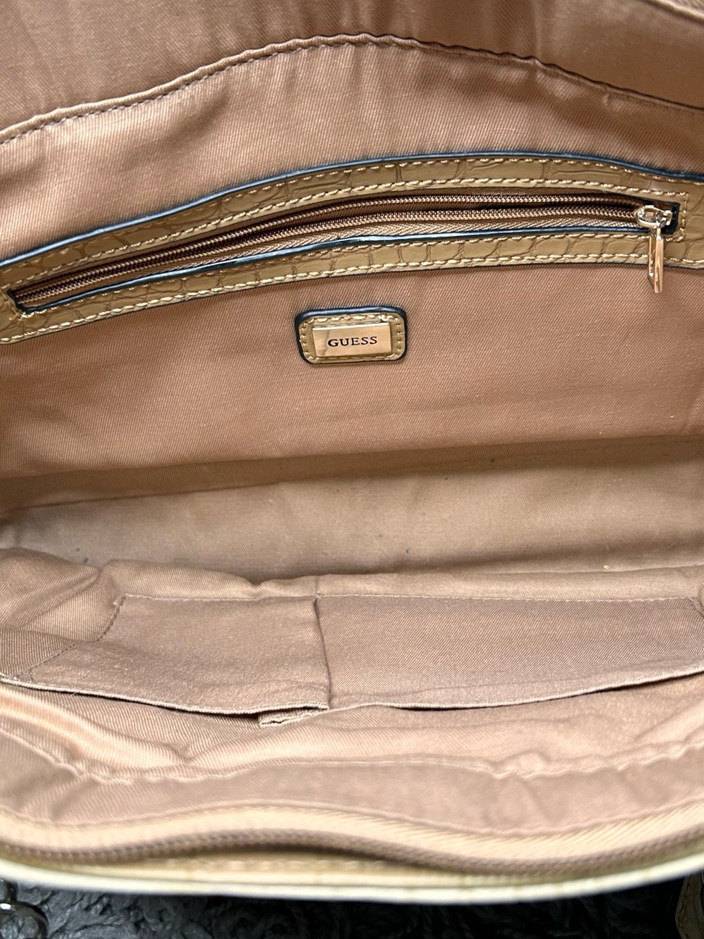 VTG y2k GUESS Two-Tone Croc-Embossed Shoulder Bag in Beige and Tan - Picture 7 of 7